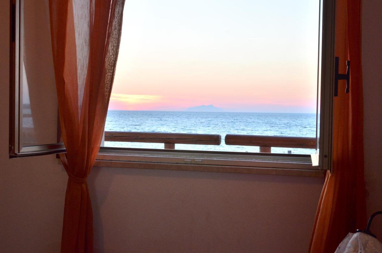 Casa Al Mare Con Splendida Vista Sul Mare Villa Петрозино Екстериор снимка